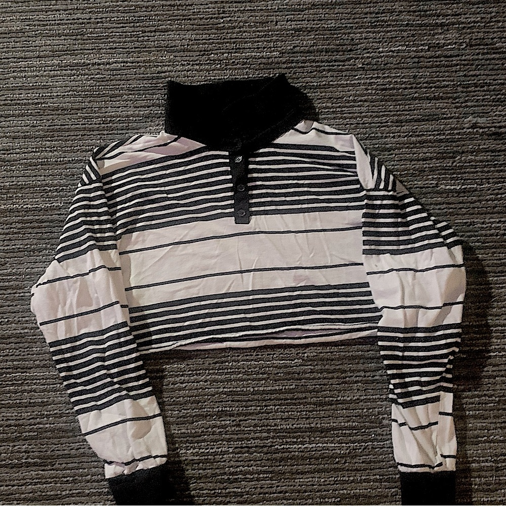 Crop tops from rue21 size small in kids 8-12